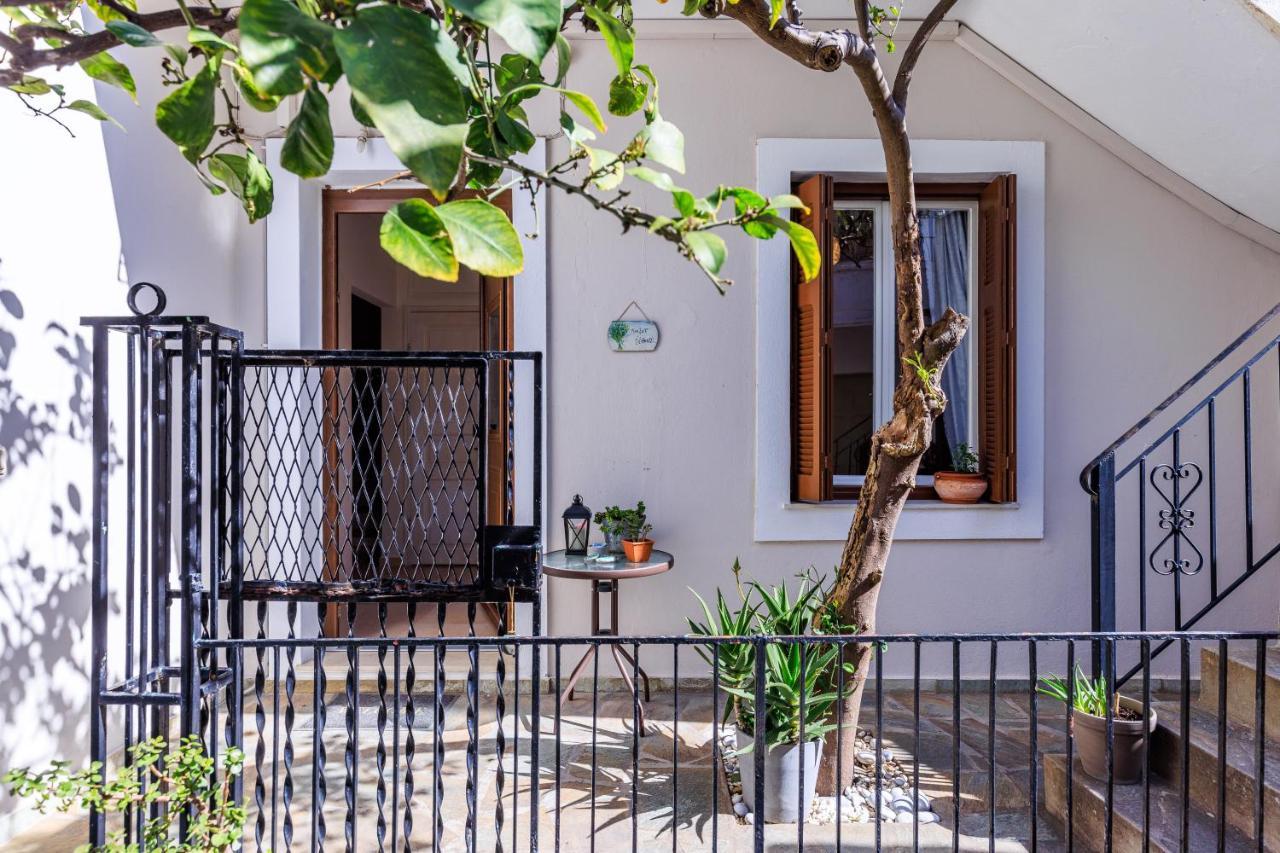 Petradi Town Apartment Skopelos Extérieur photo